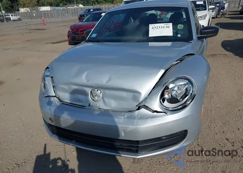 2013 Volkswagen Beetle 2.5L Entry z USA, uszkodzony, nr VIN 3VWFP7AT7DM636499